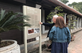 ra mat he thong bien chi dan va thuyet minh tu dong tai van mieu quoc tu giam ha noi