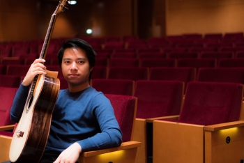 than dong guitar tran tuan an bieu dien tai ha noi