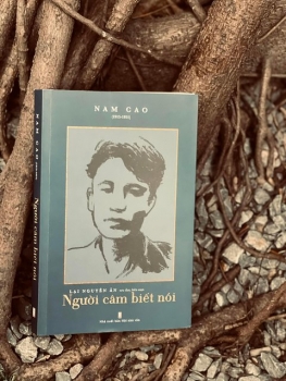 nguoi cam biet noi an pham moi cua co nha van nam cao chinh thuc ra mat ban doc