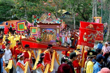 chi to chuc phan nghi le trong cac le hoi truyen thong nam nham dan