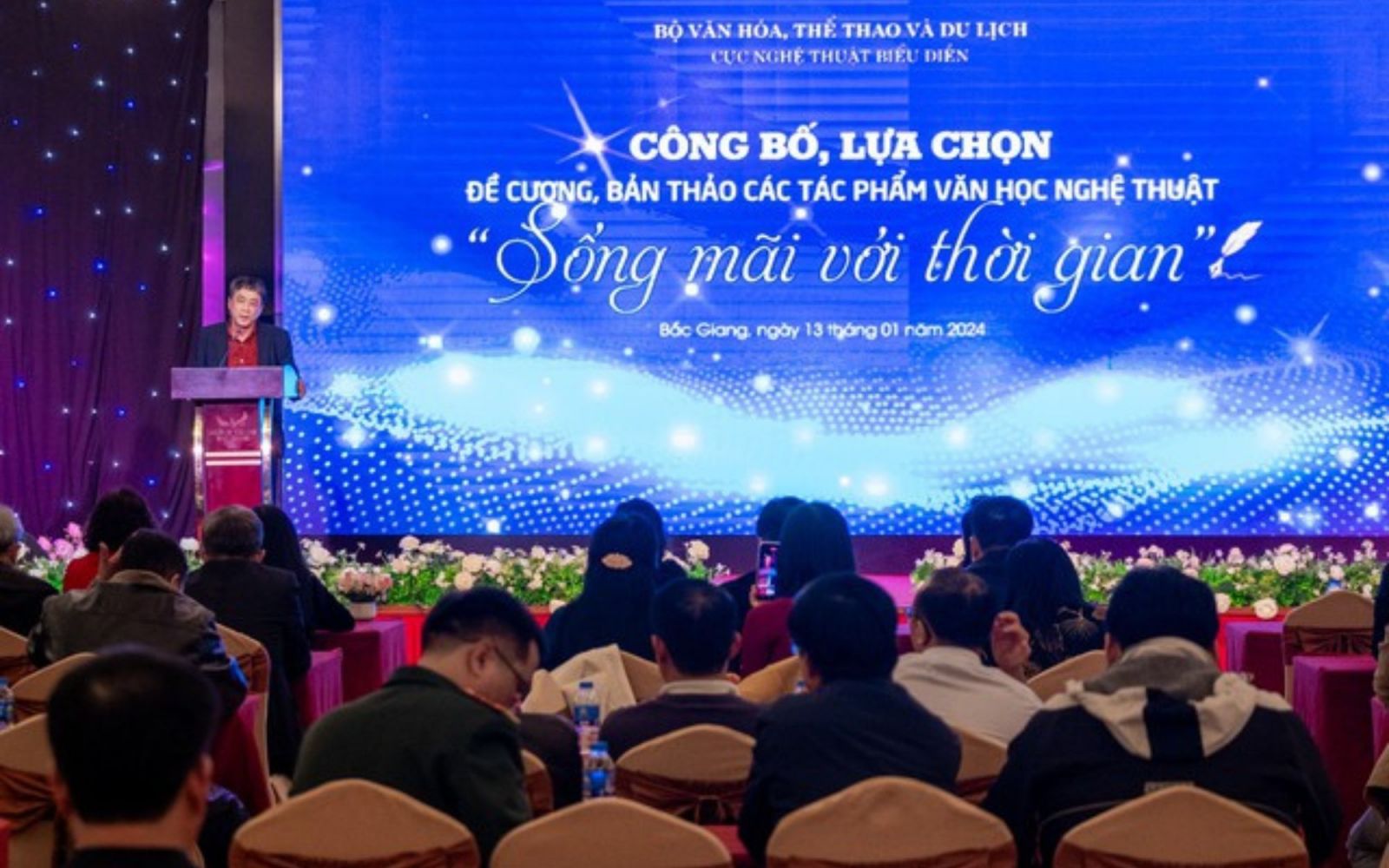 Đã chọn được 40 đề cương, bản thảo các tác phẩm văn học nghệ thuật “Sống mãi với thời gian”