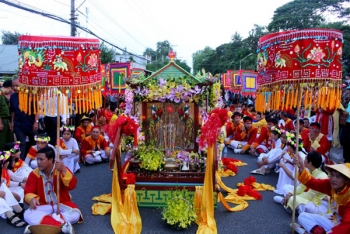 ngay xuan ban ve doi moi tho cung