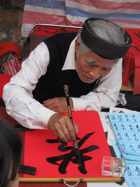 Thư ph&aacute;p v&agrave; n&eacute;t đẹp khai b&uacute;t đầu xu&acirc;n