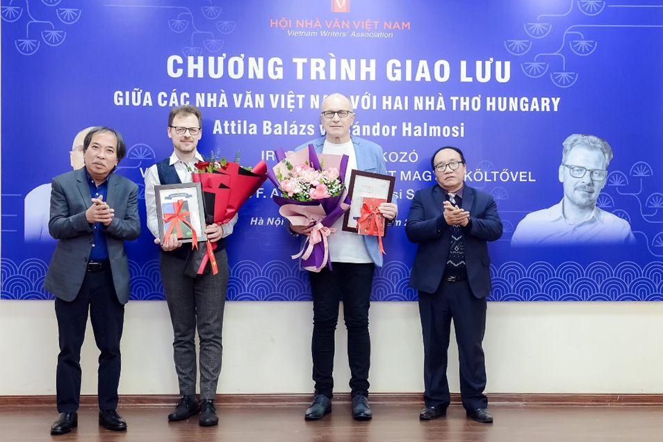 GIAO LƯU VĂN HỌC GIỮA VIỆT NAM VÀ HUNGARY: Tạo sự cân bằng mới