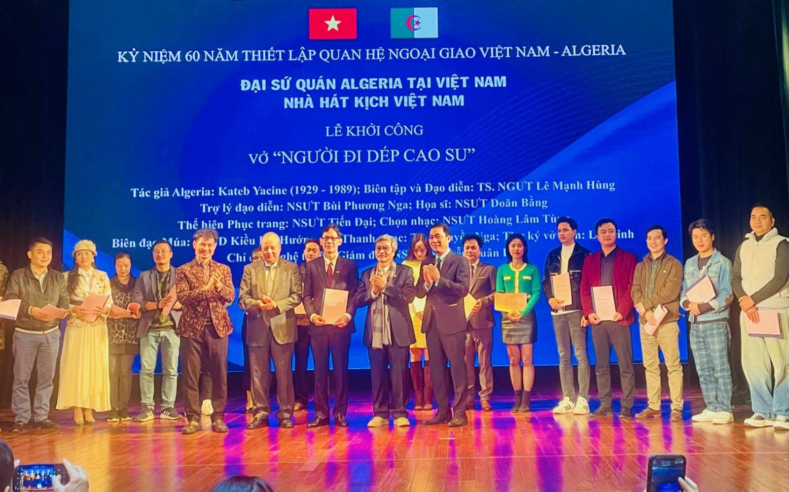 Khởi động dự án nghệ thuật “Người đi dép cao su”