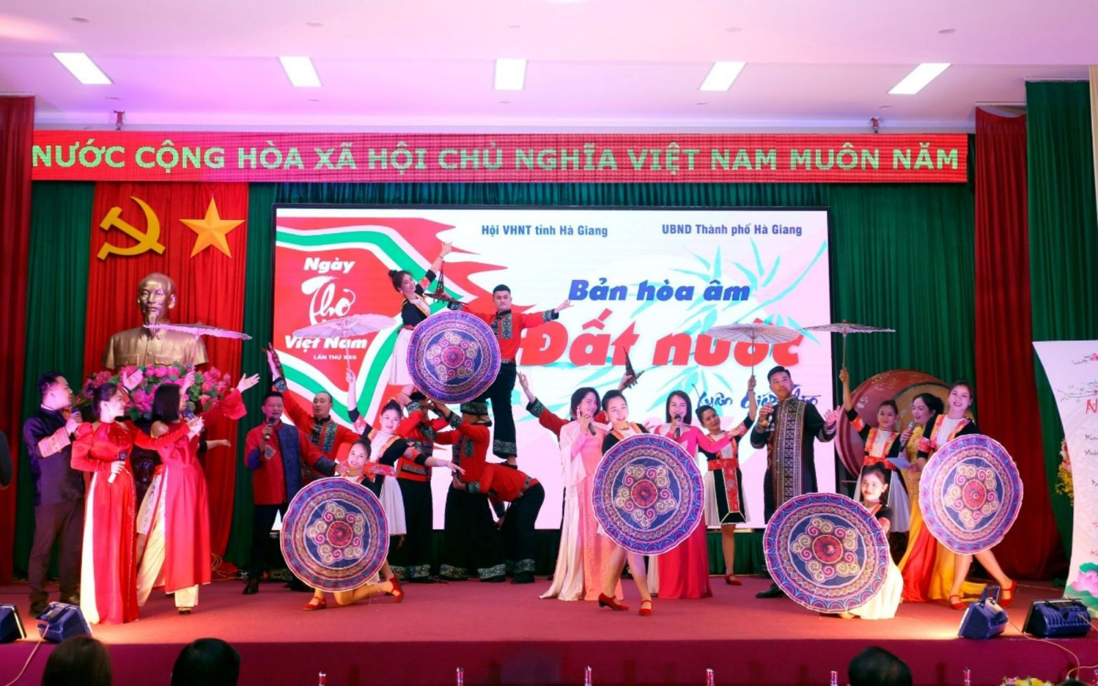 Tưng bừng Ngày thơ Việt Nam lần thứ 22 trên mọi miền đất nước