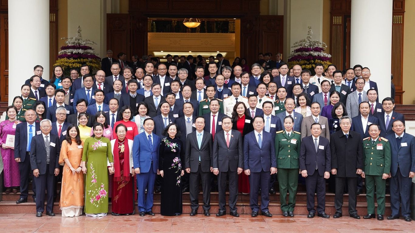 Hội nghị gặp mặt đại biểu trí thức, nhà khoa học, văn nghệ sĩ