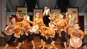 Xây dựng đề án bảo tồn và phục dựng dân ca, dân vũ, dân nhạc của các dân tộc thiểu số