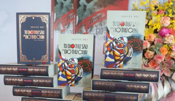 Ra mắt tiểu thuyết "Từ giờ thứ sáu đến giờ thứ chín"