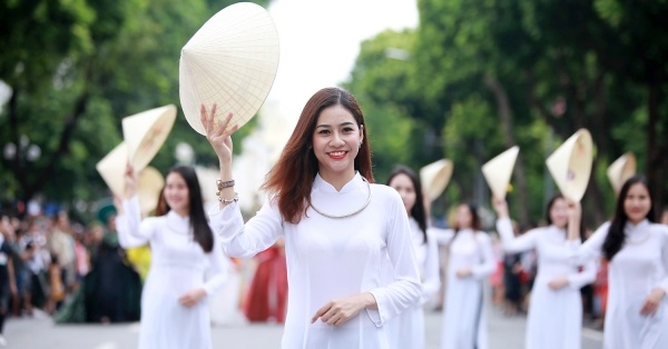 Cuộc thi sáng tác tranh cổ động xây dựng người &quot;Hà Nội thanh lịch, văn minh&quot;
