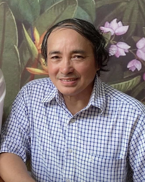 Yêu như là biển nhớ một mùa trăng