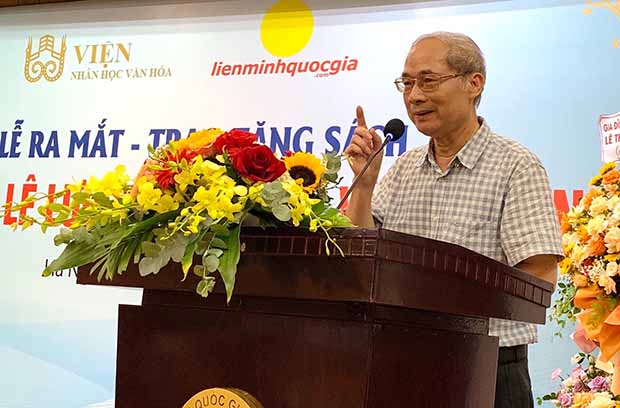 Giáo sư Trần Đăng Suyền, nhà khoa học văn chương