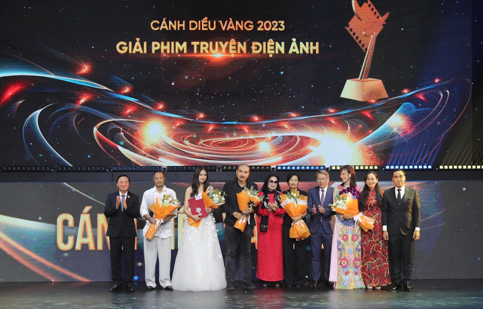 “Tro tàn rực rỡ” và “Mẹ Rơm” thắng giải Cánh diều vàng 2023