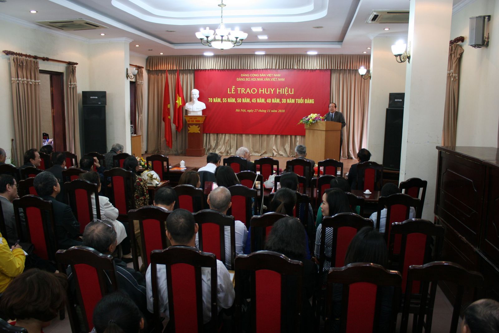 Đảng bộ Hội nhà văn Việt Nam:Trao tặng Huy hiệu cao quý của Đảng cho Đảng viên lão thành