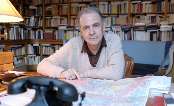 patrick modiano nguoi loanh quanh tren nhung dai lo ngoai vi paris