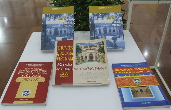 Trưng bày tư liệu &quot;Thư viện Quốc gia Việt Nam – Tiếp nối truyền thống, vững bước tương lai&quot;