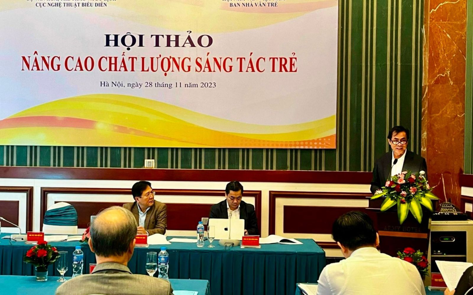 &quot;Mổ xẻ&quot; những vấn đề trong sáng tác văn học trẻ hiện nay