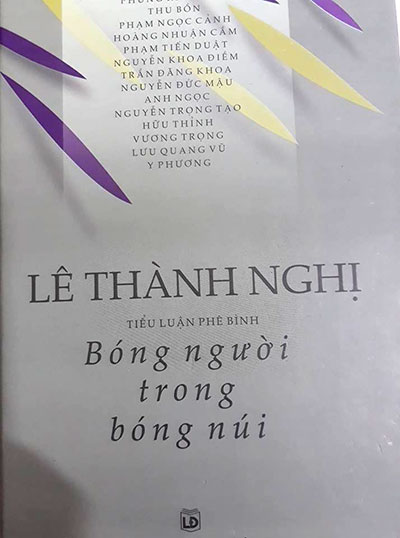 Bóng người viết sau các bức chân dung văn học