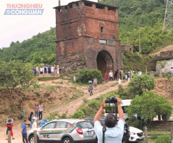 khoi cong phuc hoi di tich hai van quan