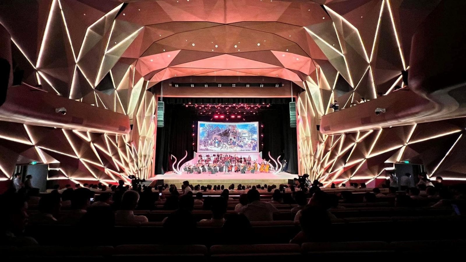 Nhà hát Hồ Gươm (Hà Nội), lọt Top 10 nhà hát opera tuyệt vời nhất thế giới